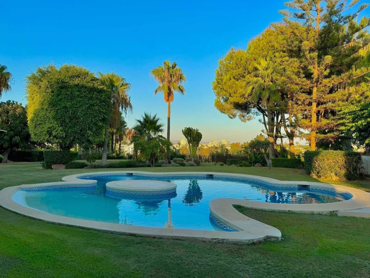 4 Bedroom Detached Villa for Sale in Estepona, Málaga - Image 3