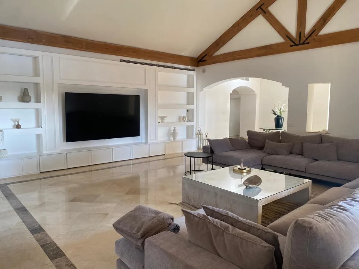 4 Bedroom Detached Villa for Sale in Estepona, Málaga - Image 8