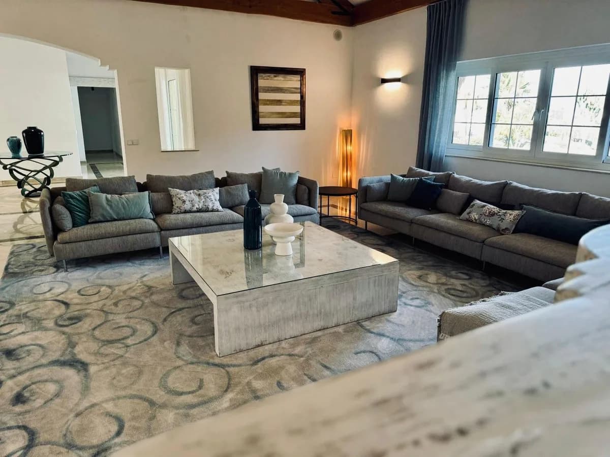 4 Bedroom Detached Villa for Sale in Estepona, Málaga - Image 9