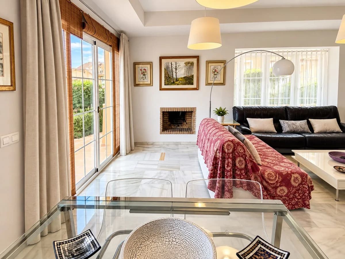 3 Bedroom Townhouse for Sale in Riviera del Sol, Málaga - Image 8