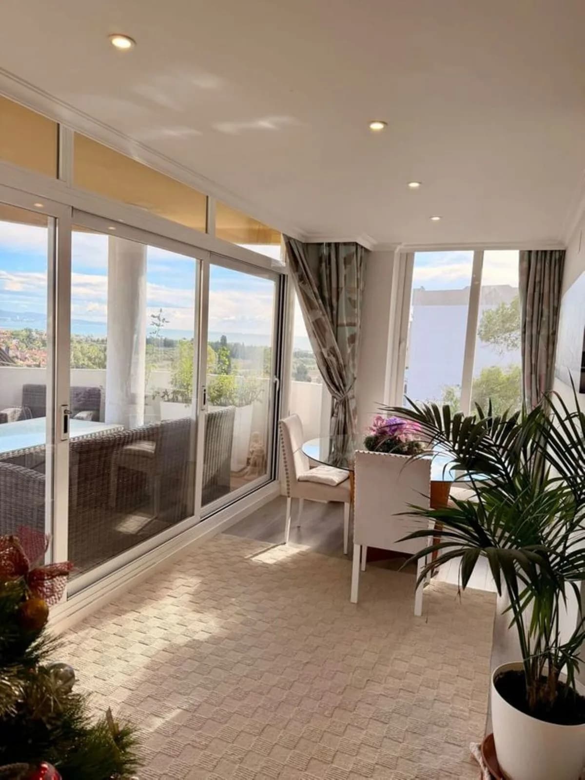 3 Bedroom Middle Floor Apartment for Sale in Marbella, Málaga