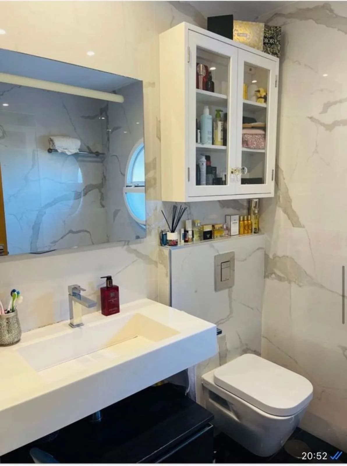 3 Bedroom Middle Floor Apartment for Sale in Marbella, Málaga - Image 7