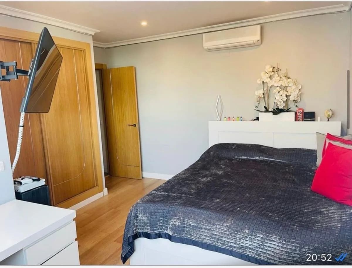 3 Bedroom Middle Floor Apartment for Sale in Marbella, Málaga - Image 9