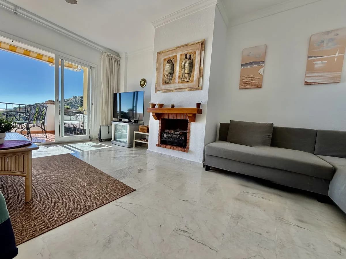 2 Bedroom Penthouse Duplex for Sale in Calahonda, Málaga - Image 7