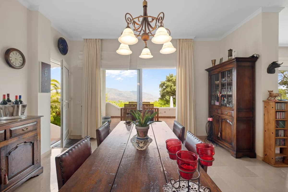 2 Bedroom Ground Floor Apartment for Sale in La Mairena, Málaga - Image 2