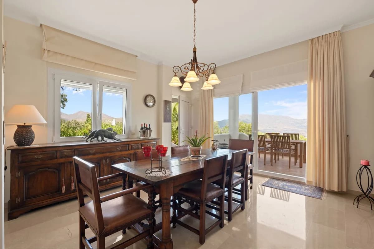 2 Bedroom Ground Floor Apartment for Sale in La Mairena, Málaga - Image 3