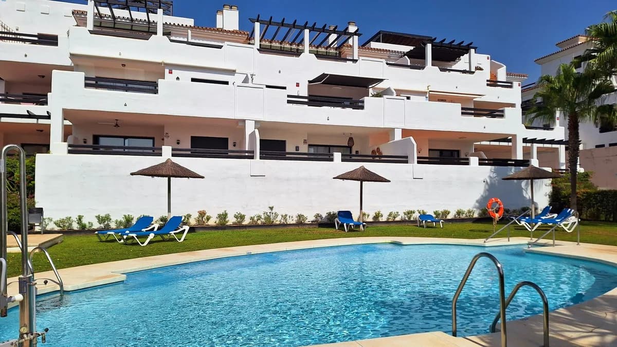 2 Bedroom Middle Floor Apartment for Sale in Casares Playa, Málaga