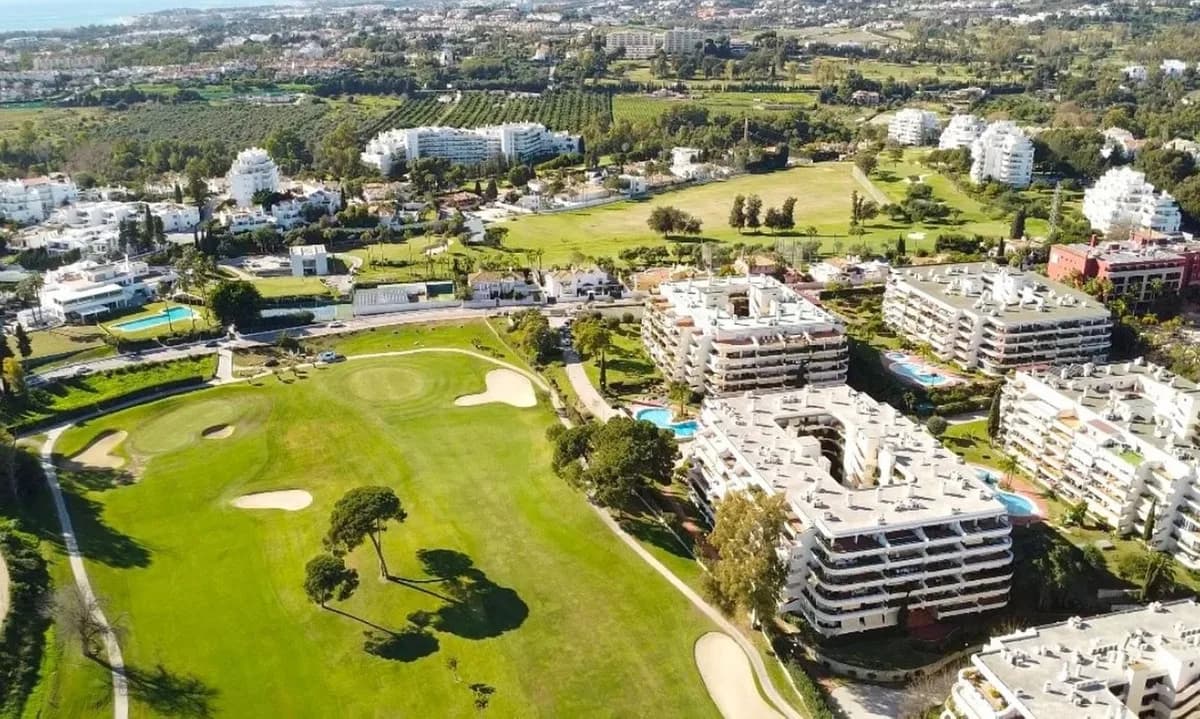 2 Bedroom Middle Floor Apartment for Sale in Guadalmina Alta, Málaga