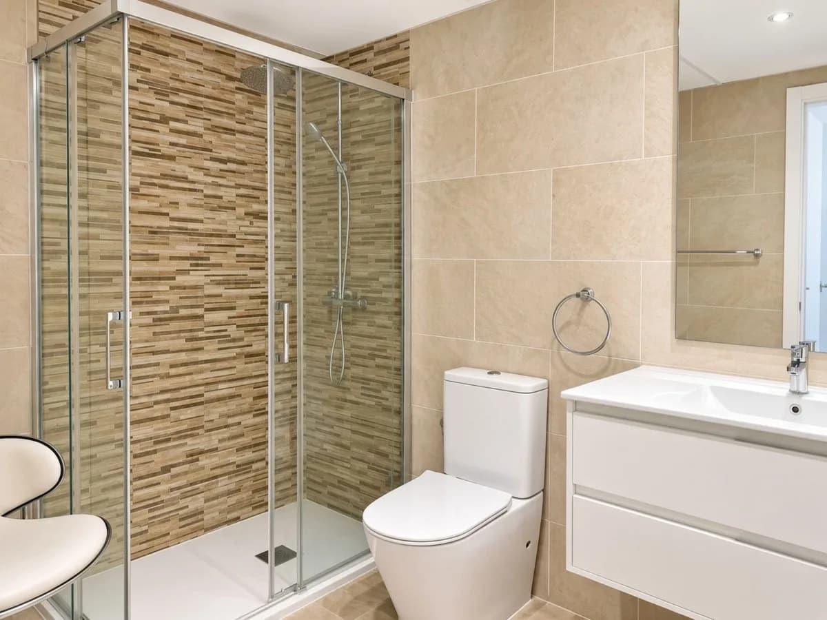 2 Bedroom Middle Floor Apartment for Sale in Guadalmina Alta, Málaga - Image 6