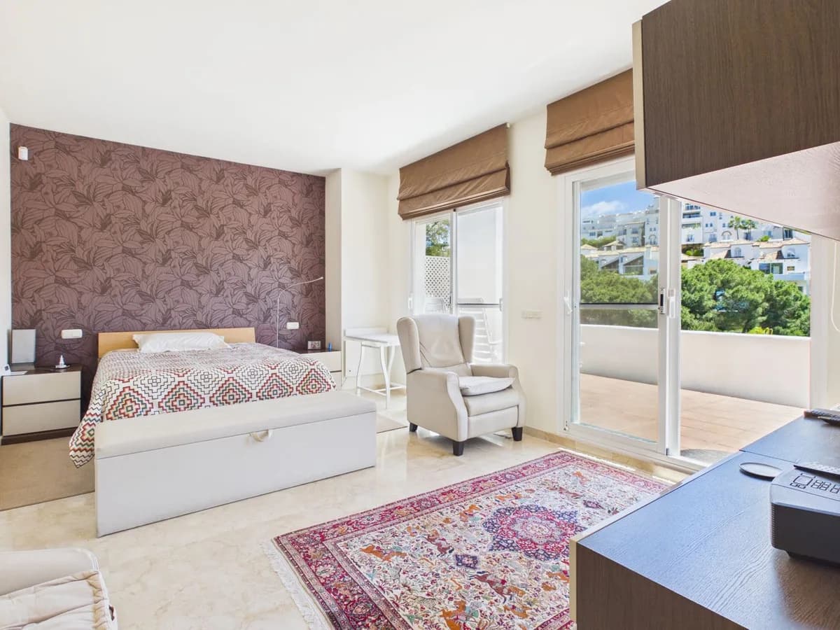 3 Bedroom Penthouse Duplex for Sale in Benahavís, Málaga - Image 9