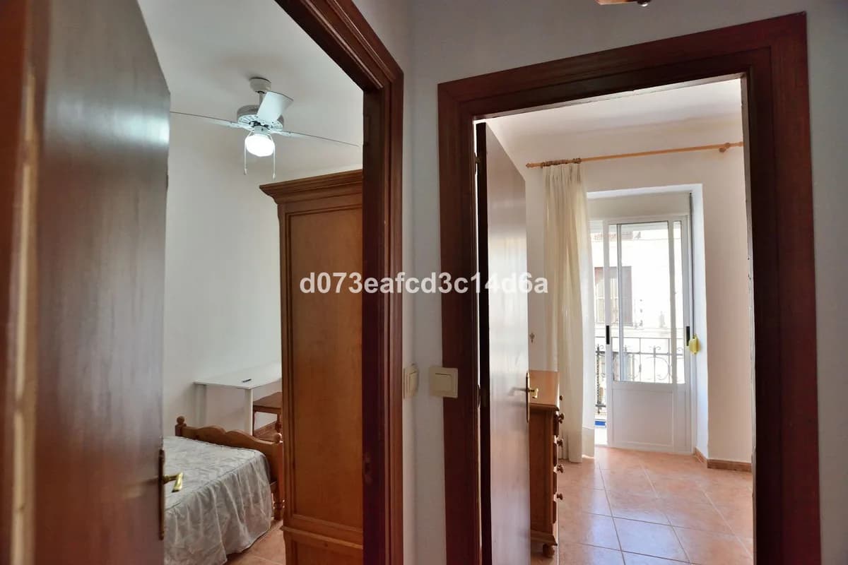 3 Bedroom Middle Floor Apartment for Sale in Ronda, Málaga - Image 5
