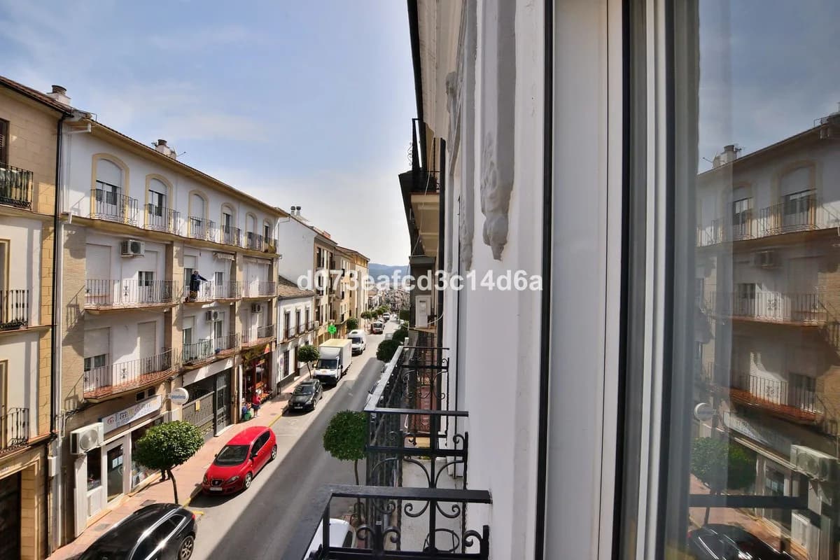 3 Bedroom Middle Floor Apartment for Sale in Ronda, Málaga - Image 8