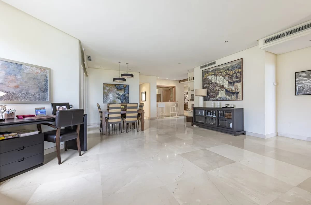 2 Bedroom Middle Floor Apartment for Sale in The Golden Mile, Málaga - Image 8
