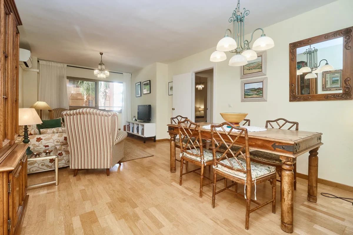 3 Bedroom Middle Floor Apartment for Sale in Fuengirola, Málaga - Image 3