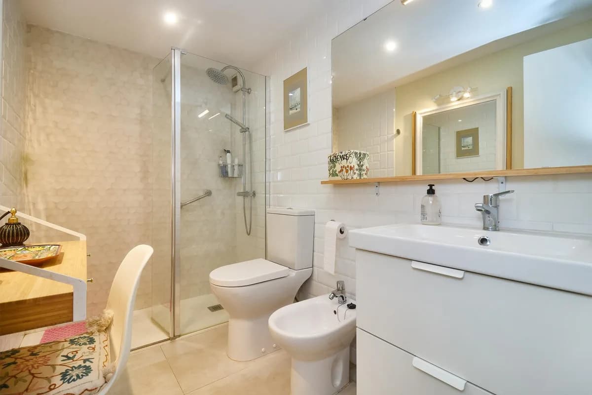 3 Bedroom Middle Floor Apartment for Sale in Fuengirola, Málaga - Image 4