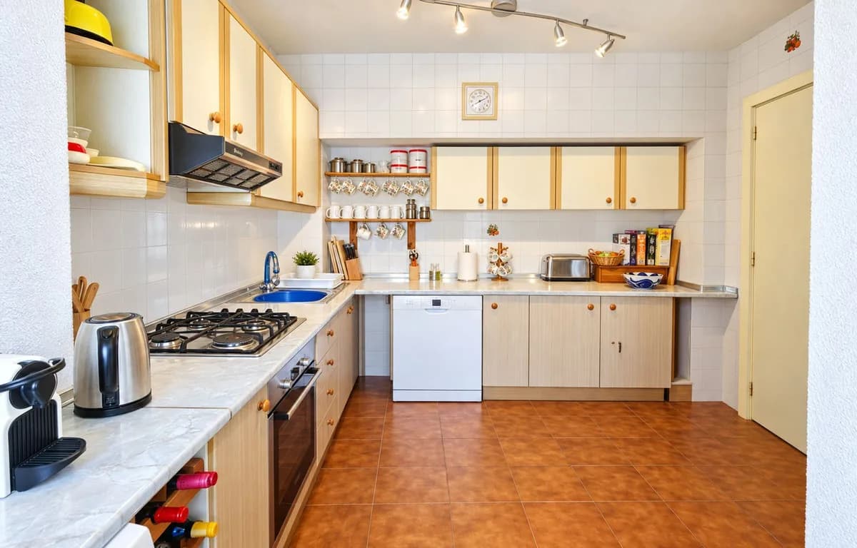 4 Bedroom Townhouse for Sale in Casares Playa, Málaga - Image 7