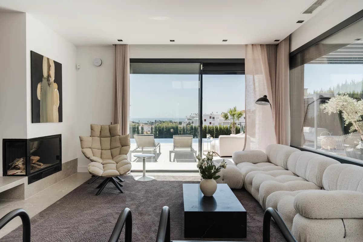 4 Bedroom Detached Villa for Sale in Estepona, Málaga