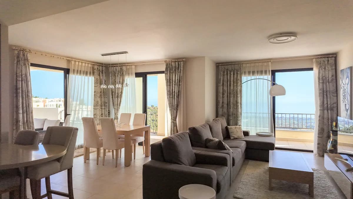3 Bedroom Penthouse for Sale in Altos de los Monteros, Málaga - Image 4