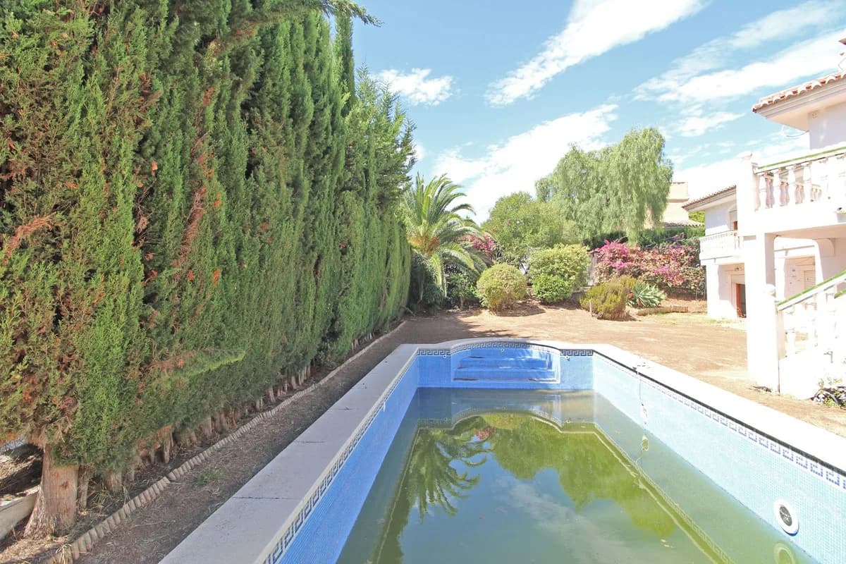 8 Bedroom Detached Villa for Sale in Calahonda, Málaga - Image 2