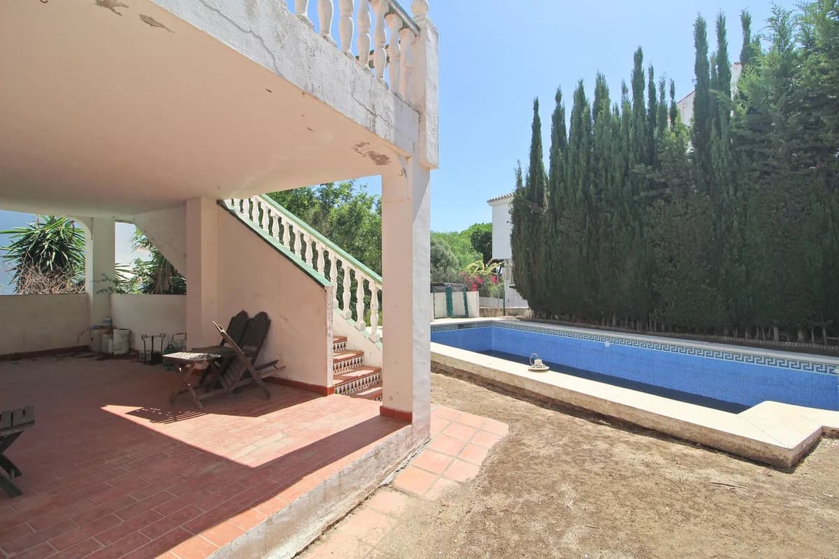 8 Bedroom Detached Villa for Sale in Calahonda, Málaga - Image 3