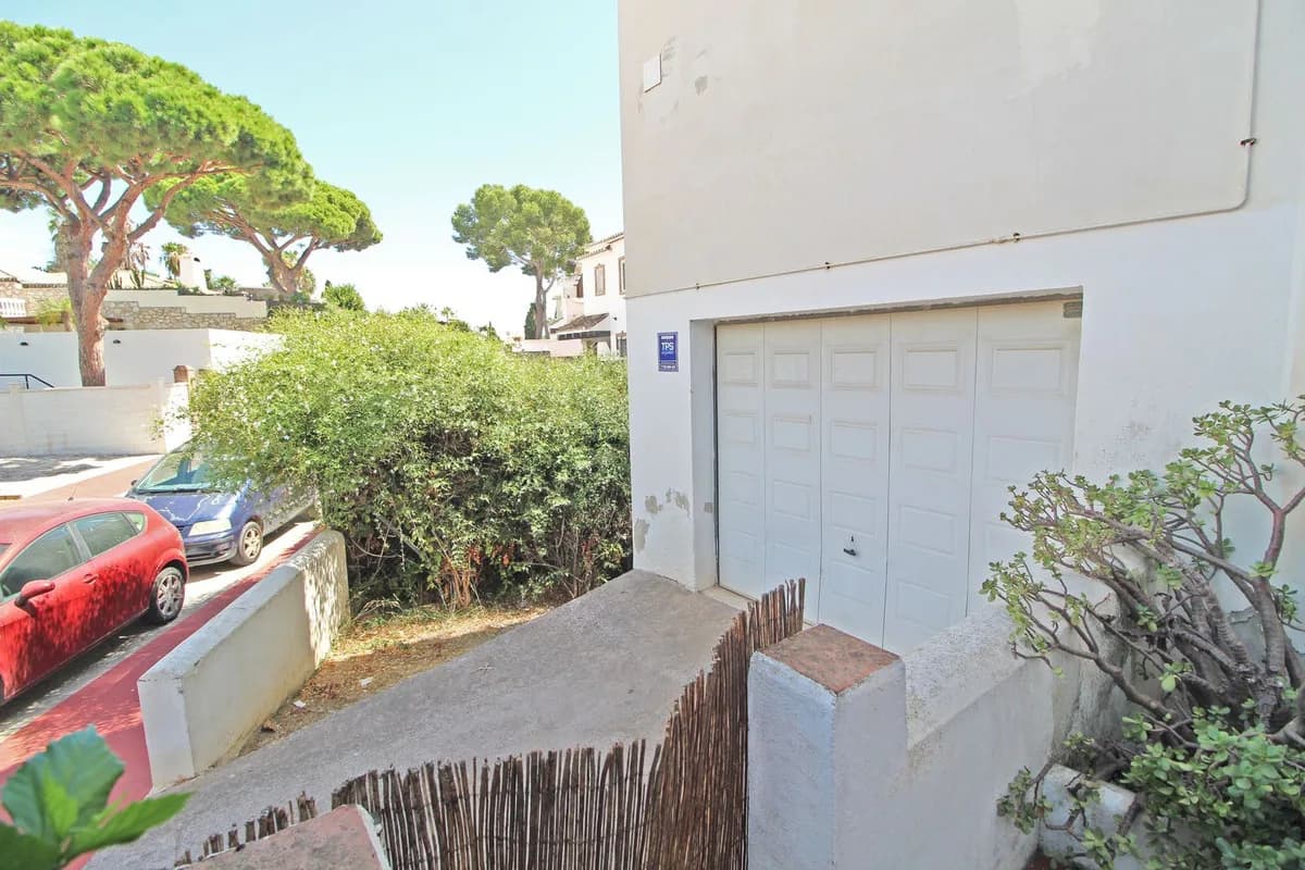 8 Bedroom Detached Villa for Sale in Calahonda, Málaga - Image 6