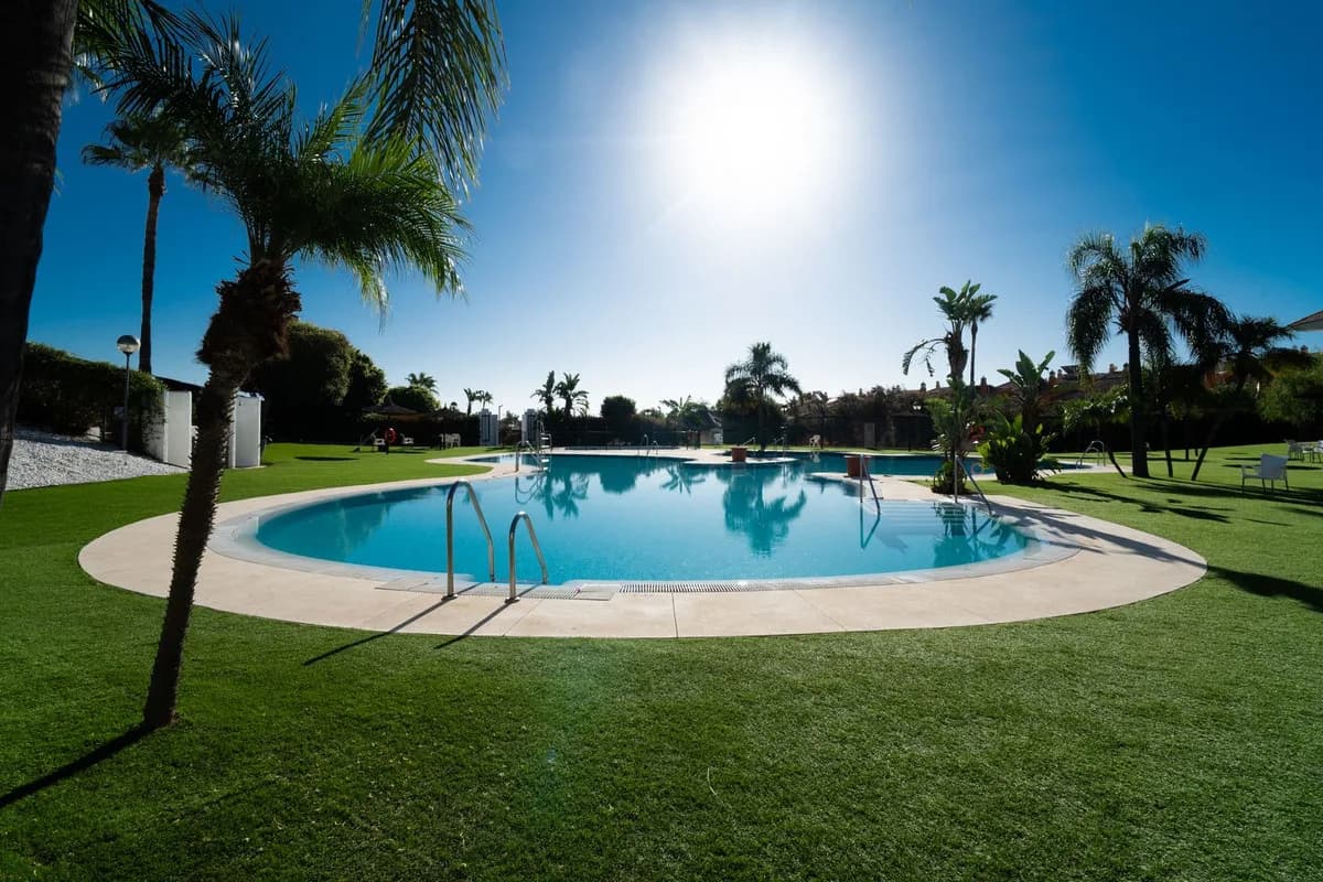 2 Bedroom Top Floor Apartment for Sale in Benalmadena Costa, Málaga - Image 2