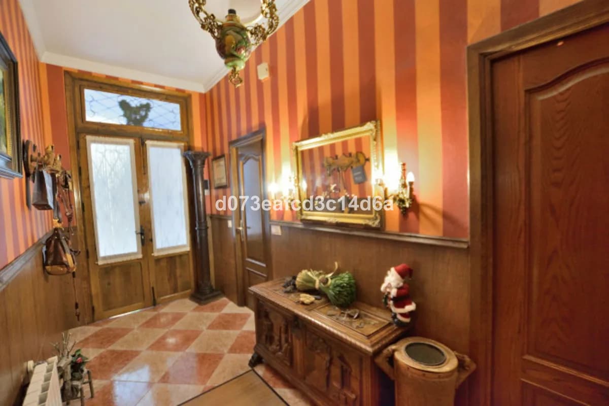 4 Bedroom Middle Floor Apartment for Sale in Ronda, Málaga - Image 6