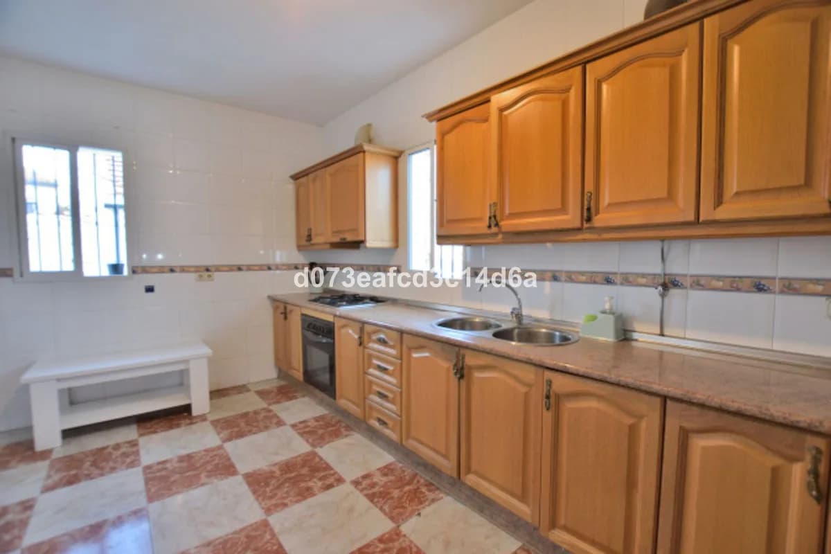 5 Bedroom Townhouse for Sale in Ronda, Málaga - Image 7