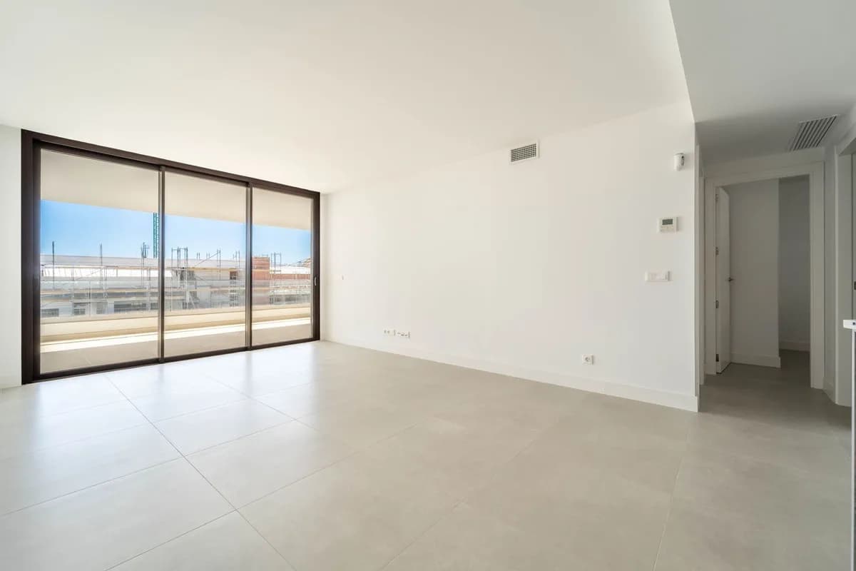 2 Bedroom Middle Floor Apartment for Sale in Fuengirola, Málaga - Image 4