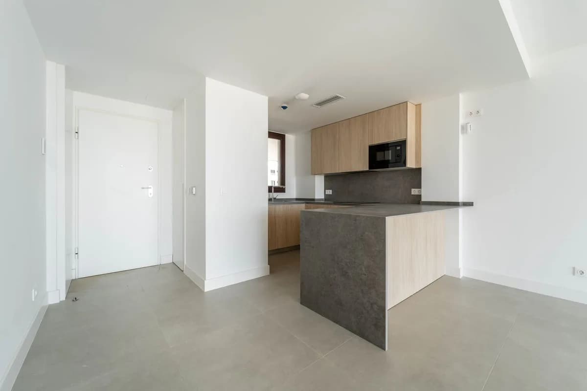 2 Bedroom Middle Floor Apartment for Sale in Fuengirola, Málaga - Image 6