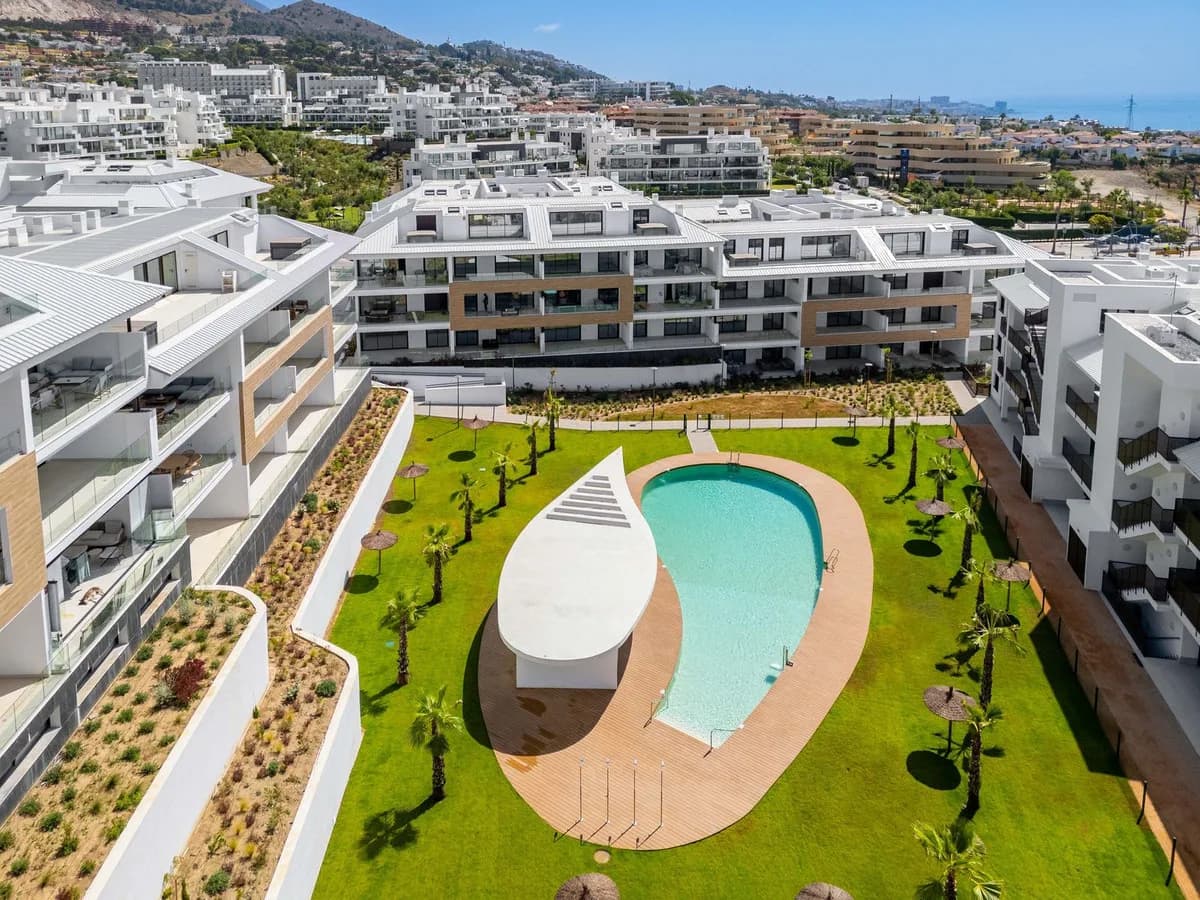 2 Bedroom Middle Floor Apartment for Sale in Fuengirola, Málaga - Image 8