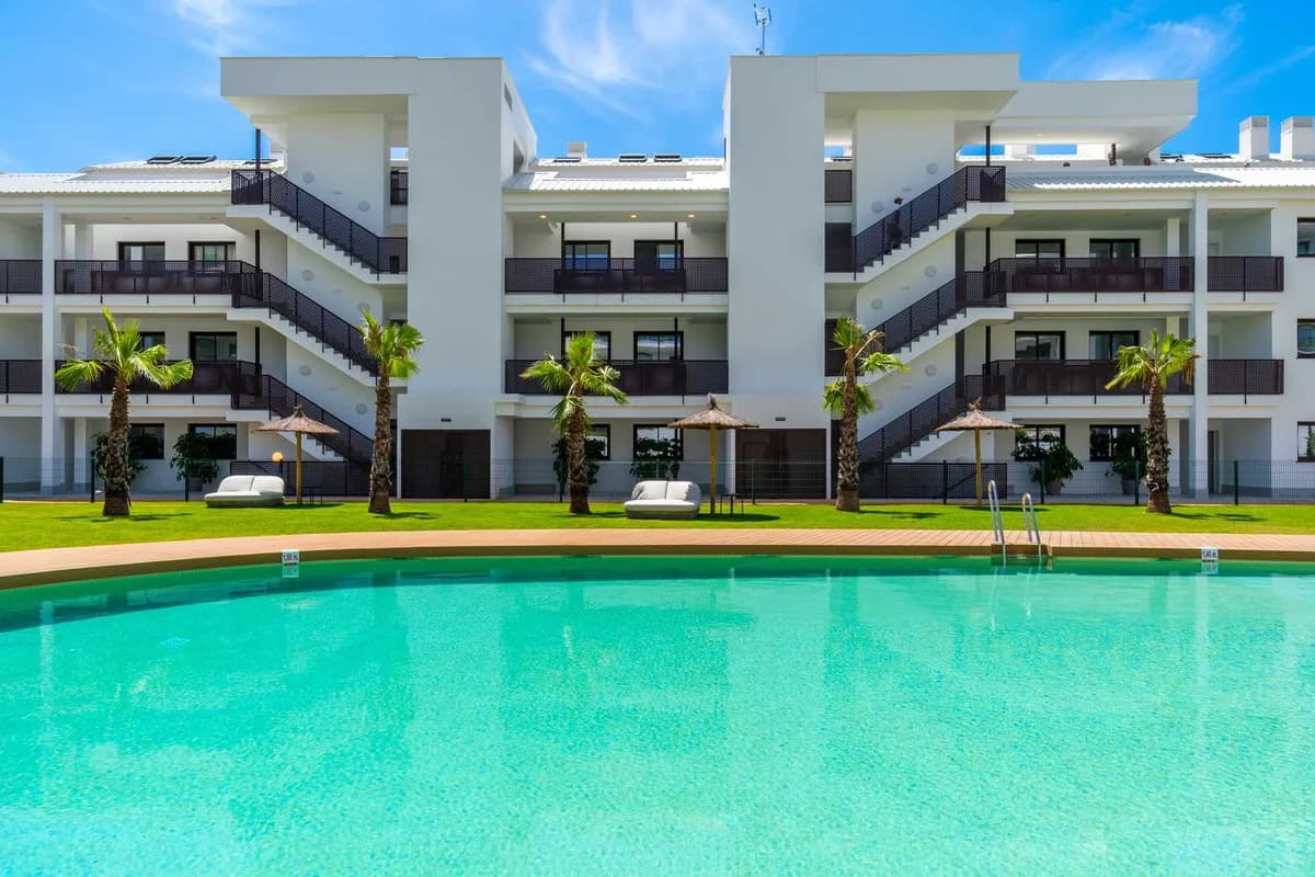 2 Bedroom Middle Floor Apartment for Sale in Fuengirola, Málaga - Image 9