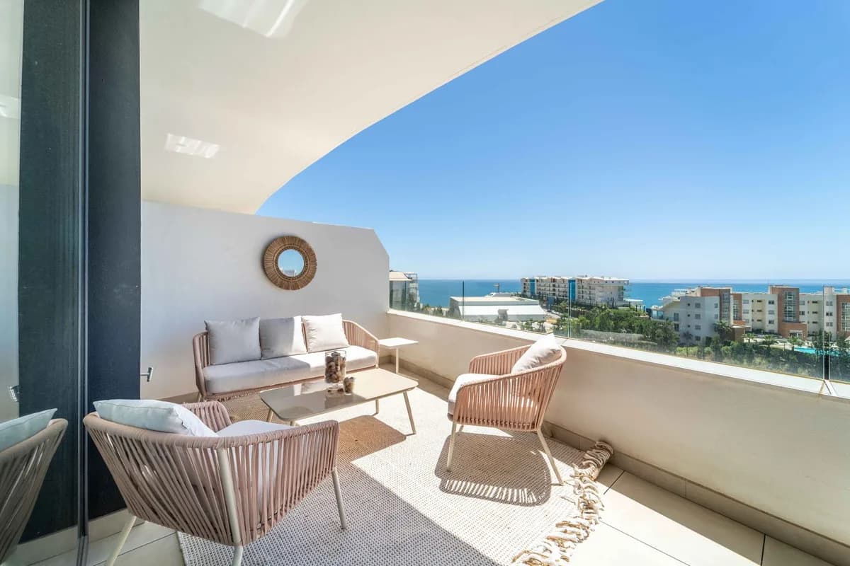 2 Bedroom Middle Floor Apartment for Sale in Fuengirola, Málaga - Image 5