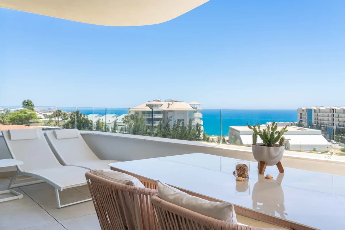 2 Bedroom Middle Floor Apartment for Sale in Fuengirola, Málaga - Image 7