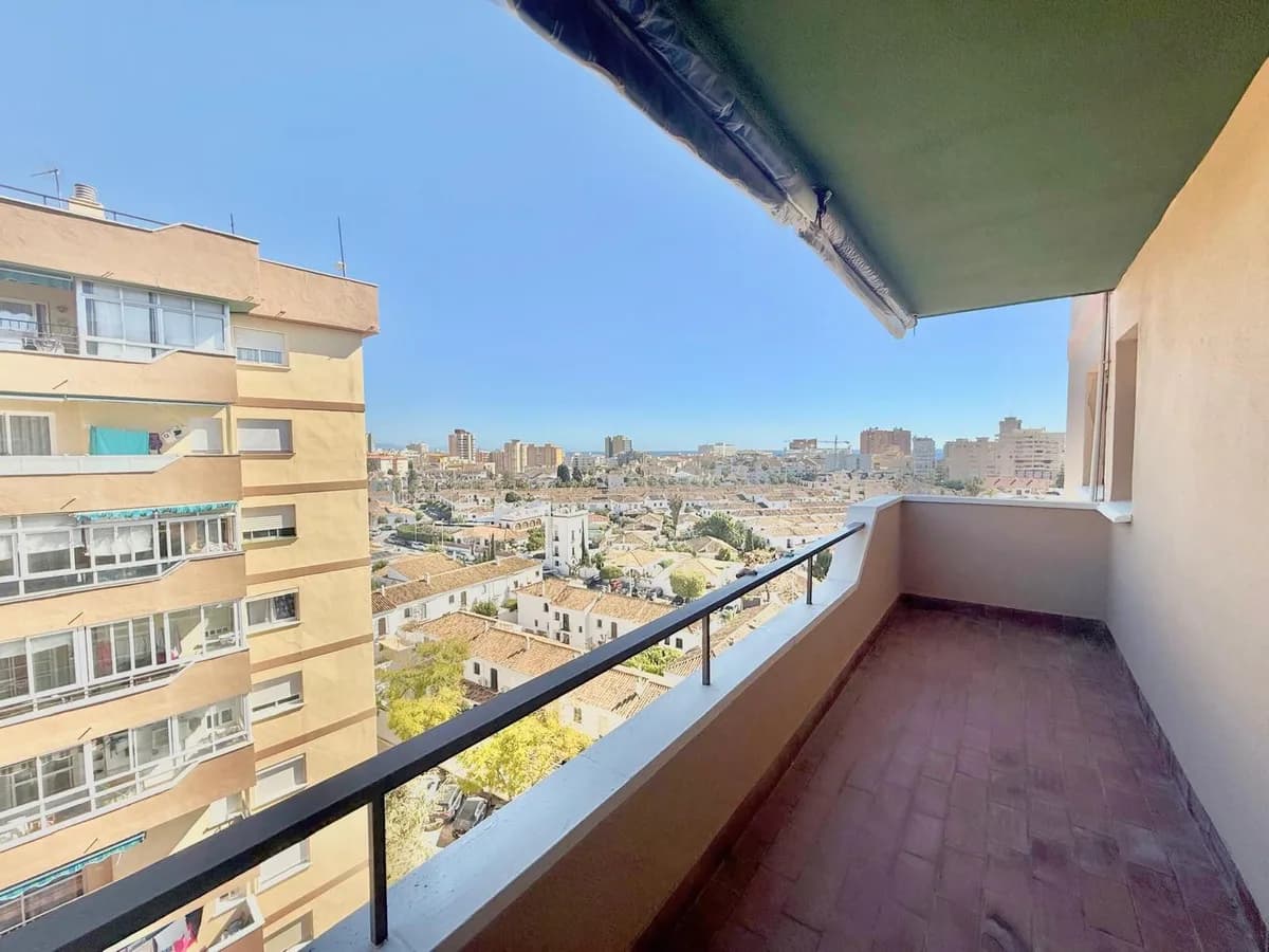3 Bedroom Middle Floor Apartment for Sale in Fuengirola, Málaga