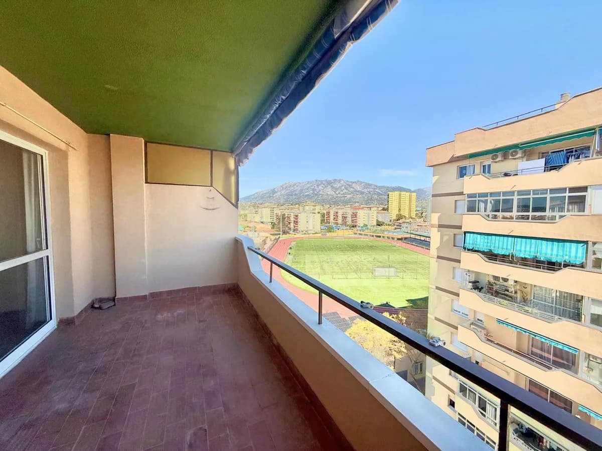 3 Bedroom Middle Floor Apartment for Sale in Fuengirola, Málaga - Image 2
