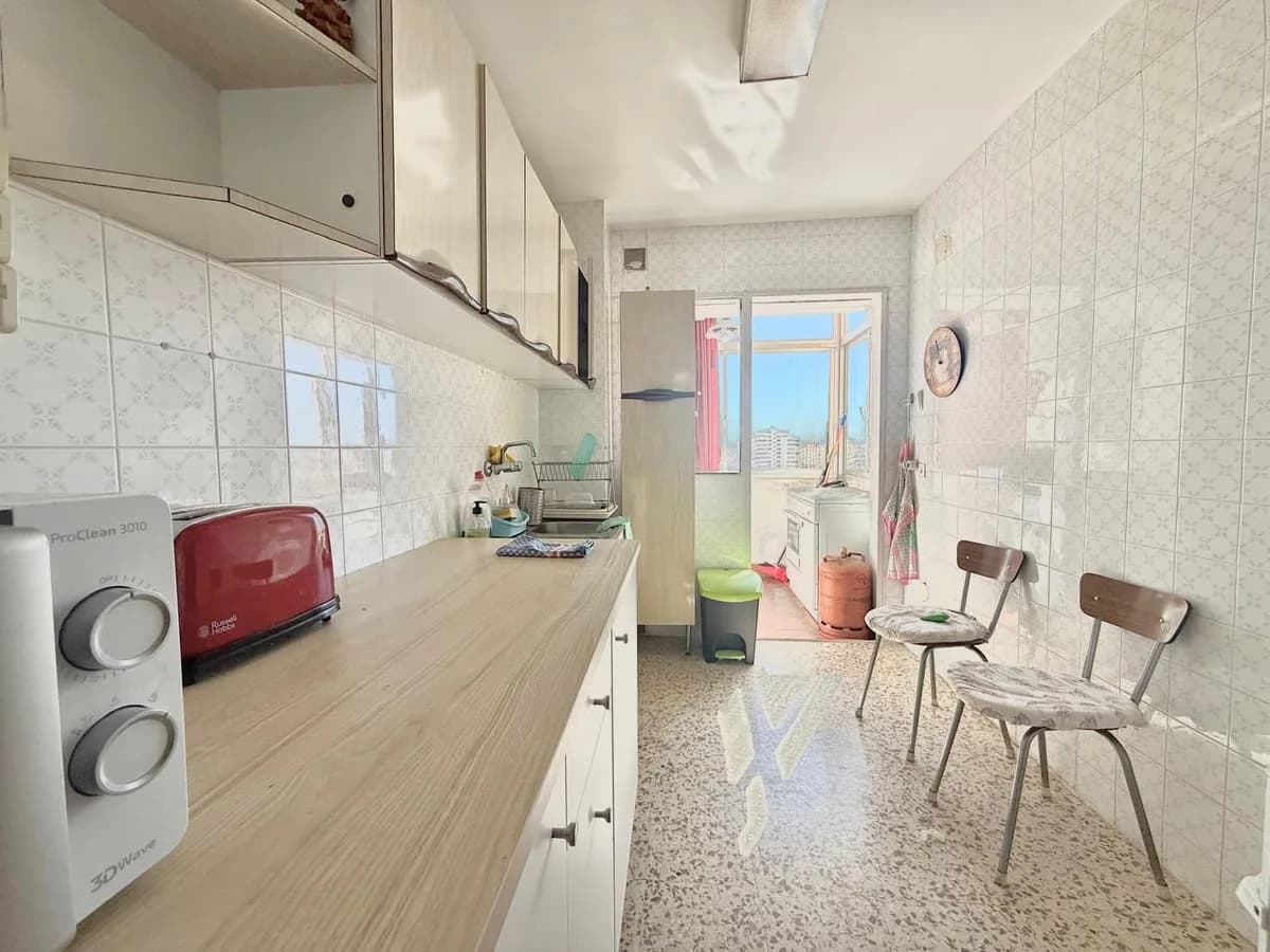3 Bedroom Middle Floor Apartment for Sale in Fuengirola, Málaga - Image 3