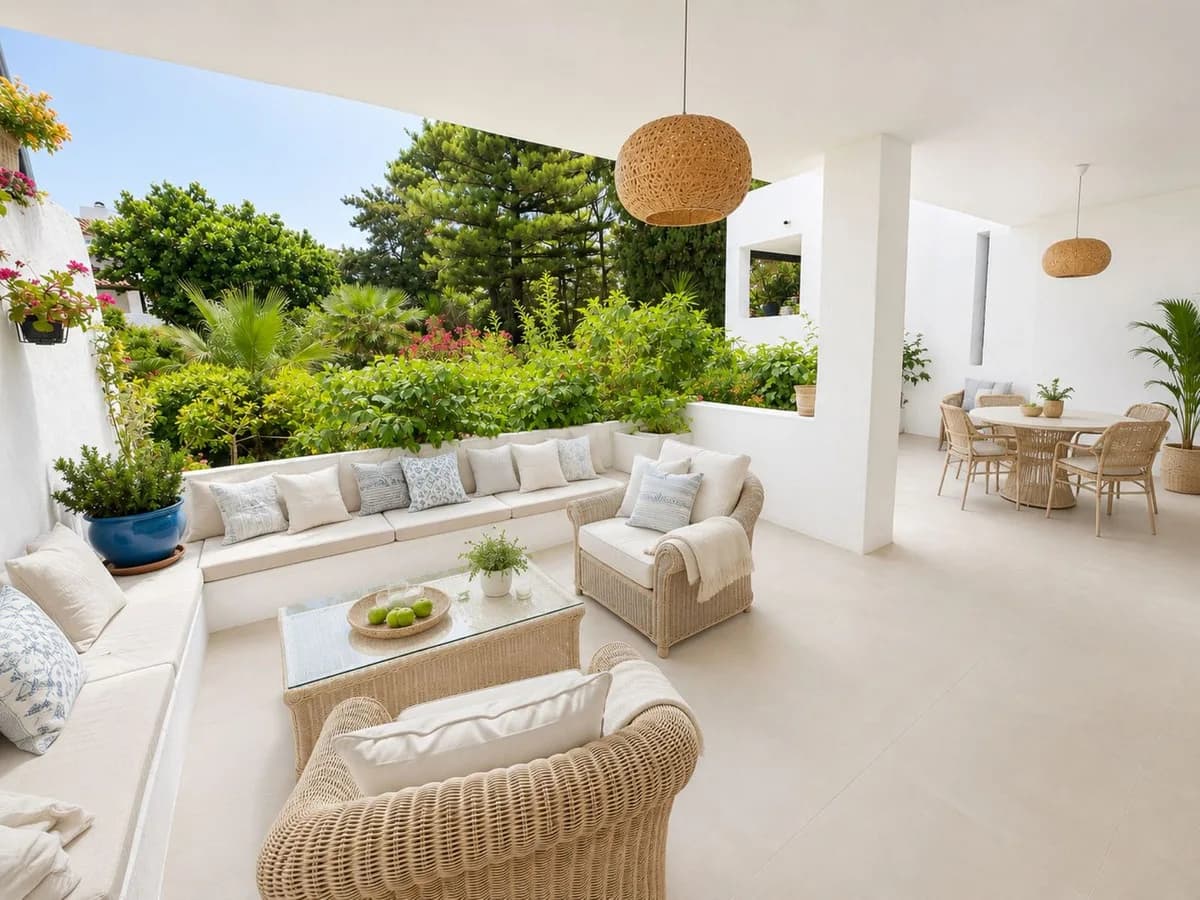 2 Bedroom Ground Floor Apartment for Sale in The Golden Mile, Málaga