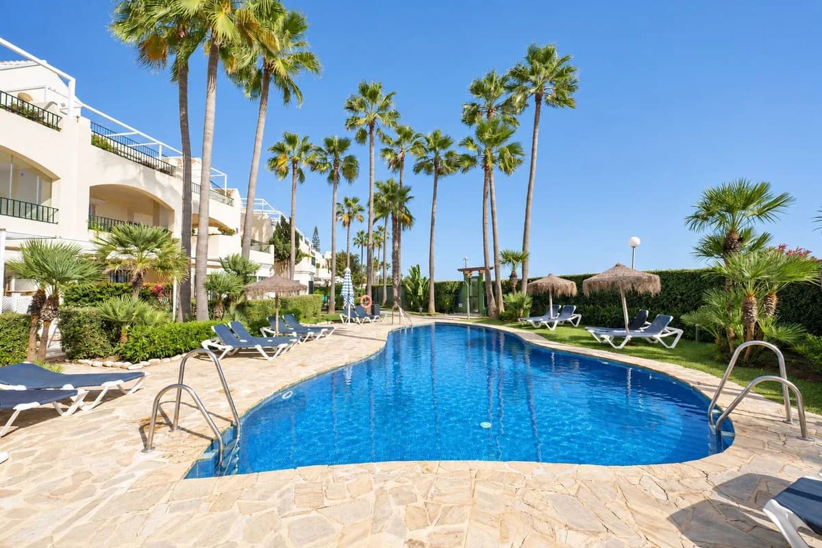 2 Bedroom Ground Floor Apartment for Sale in Elviria, Málaga