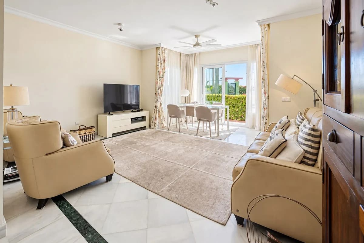 2 Bedroom Ground Floor Apartment for Sale in Elviria, Málaga - Image 3