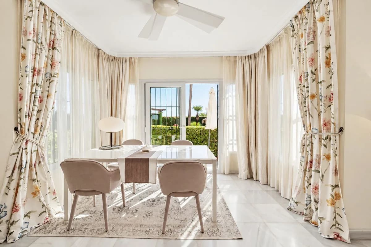 2 Bedroom Ground Floor Apartment for Sale in Elviria, Málaga - Image 4
