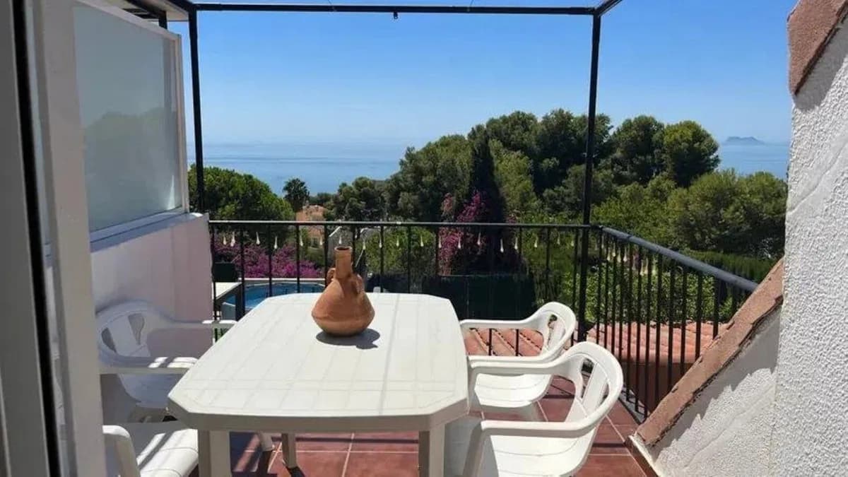 4 Bedroom Townhouse for Sale in Estepona, Málaga - Image 2