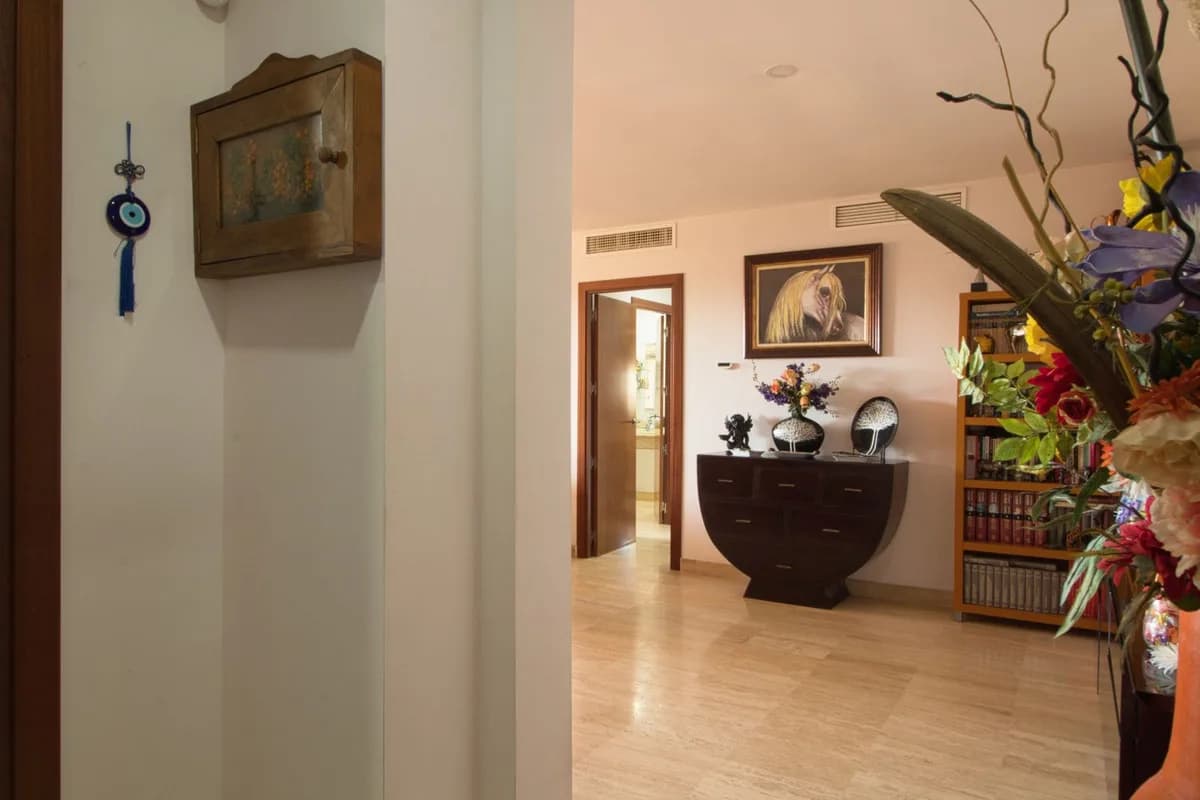3 Bedroom Middle Floor Apartment for Sale in Estepona, Málaga - Image 7