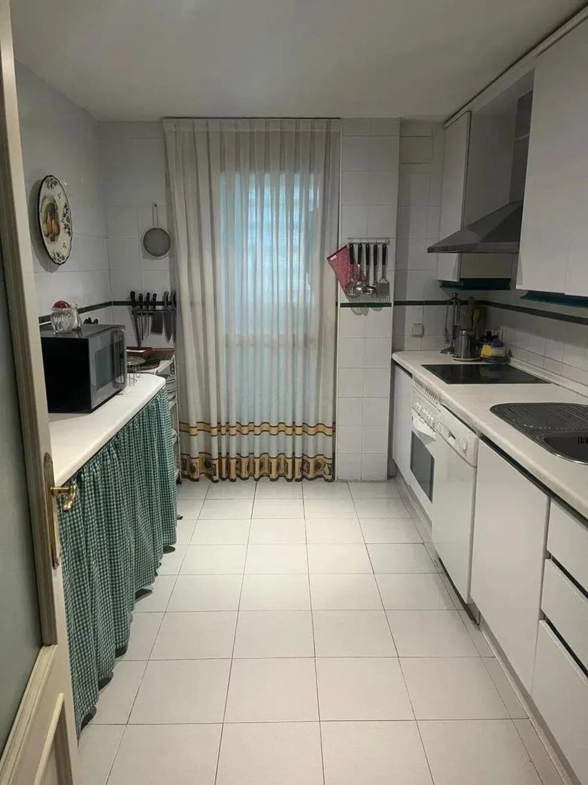 4 Bedroom Duplex for Sale in The Golden Mile, Málaga - Image 3