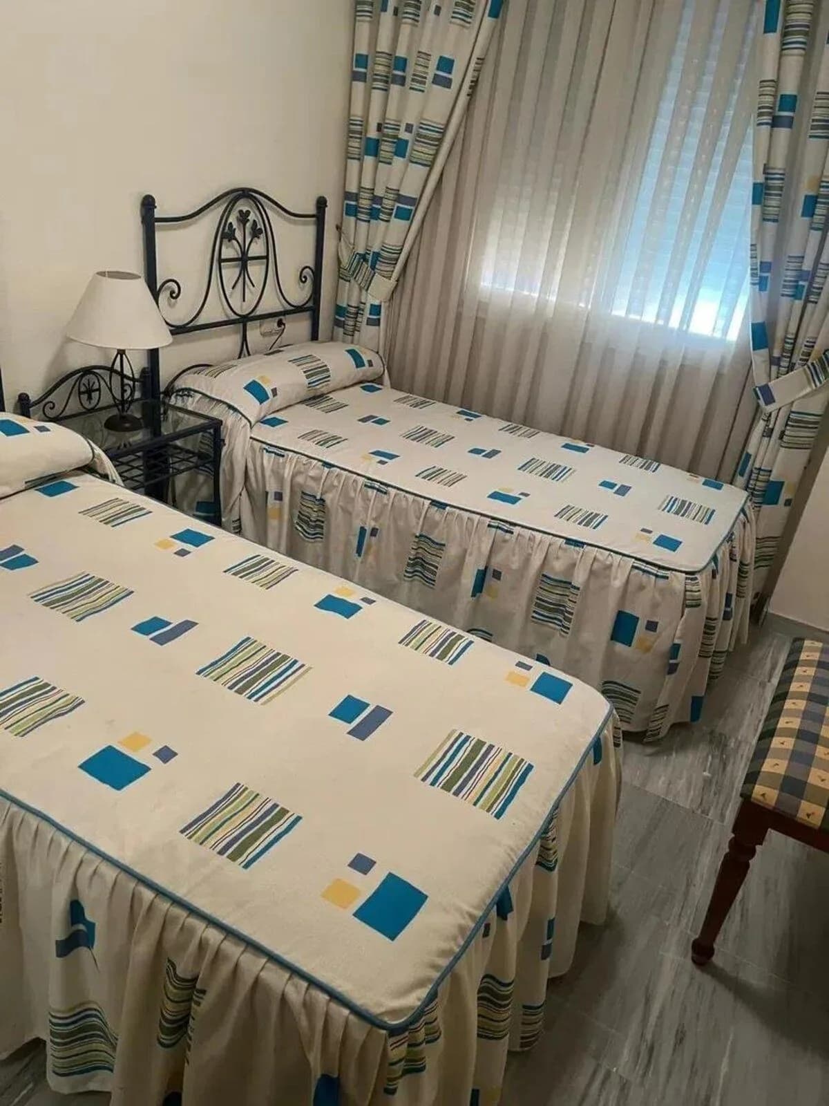 4 Bedroom Duplex for Sale in The Golden Mile, Málaga - Image 7