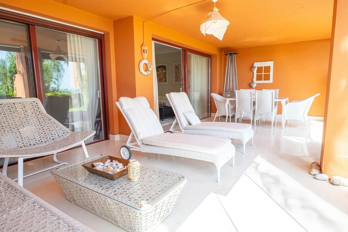 2 Bedroom Ground Floor Apartment for Sale in Benahavís, Málaga - Image 5