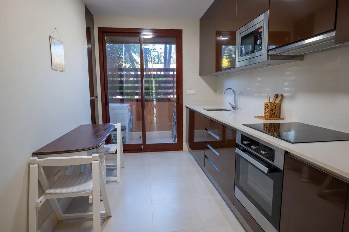 2 Bedroom Ground Floor Apartment for Sale in Benahavís, Málaga - Image 8