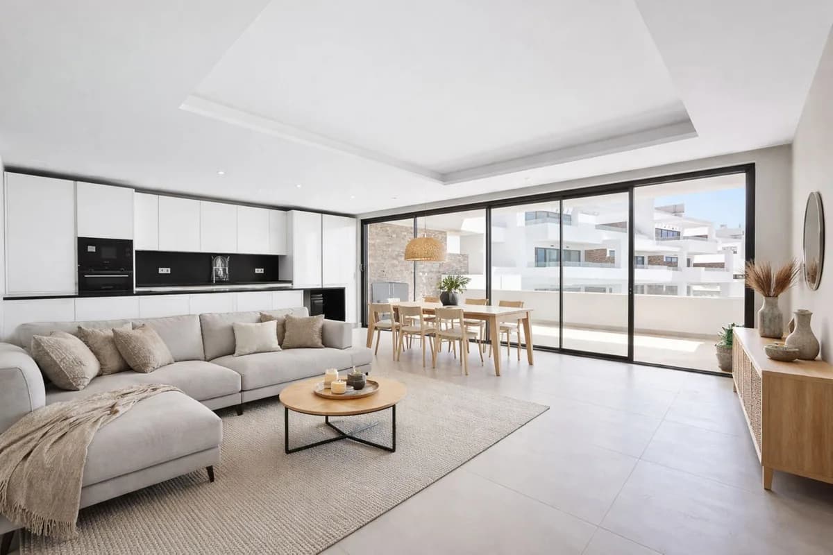2 Bedroom Middle Floor Apartment for Sale in Estepona, Málaga