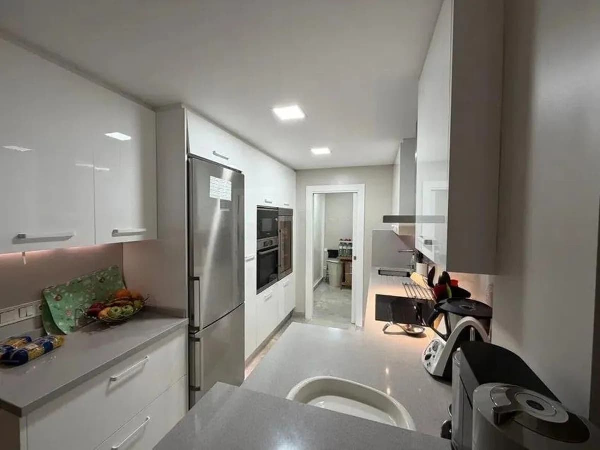 3 Bedroom Middle Floor Apartment for Sale in Puerto Banús, Málaga - Image 7