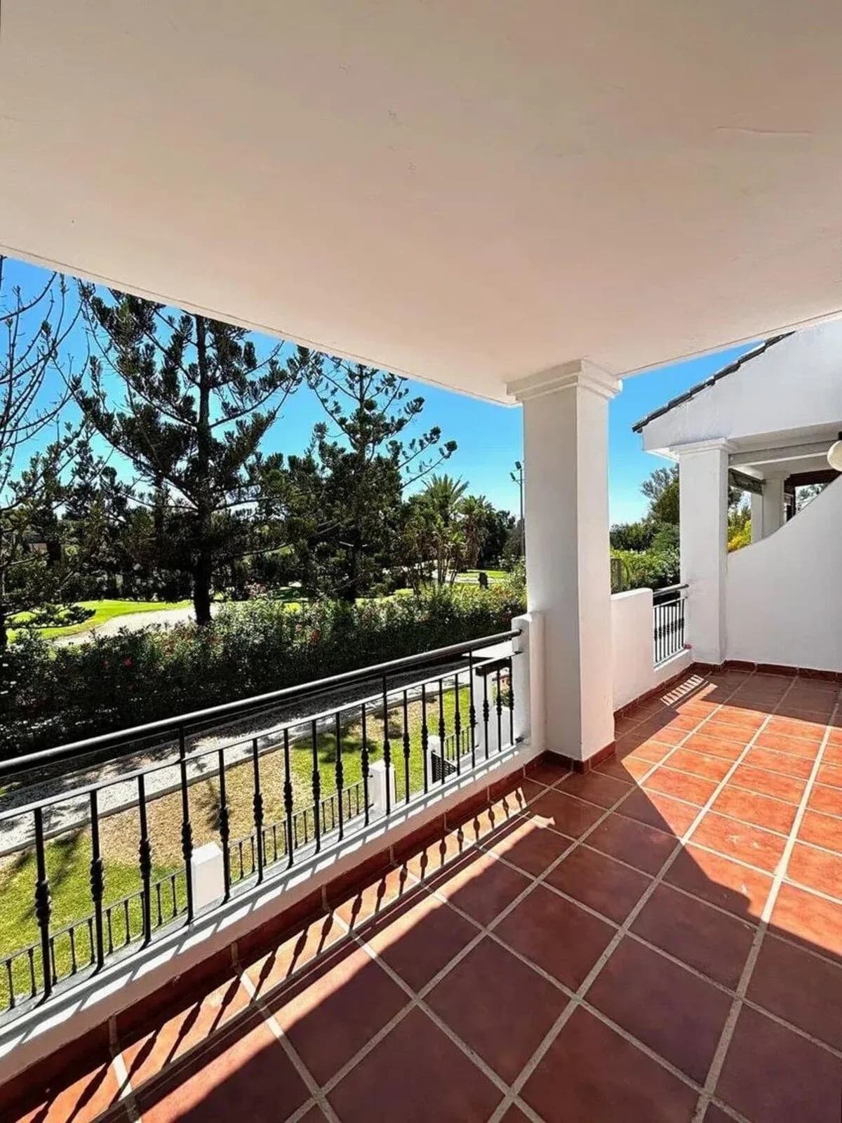 3 Bedroom Townhouse for Sale in Nueva Andalucía, Málaga - Image 4